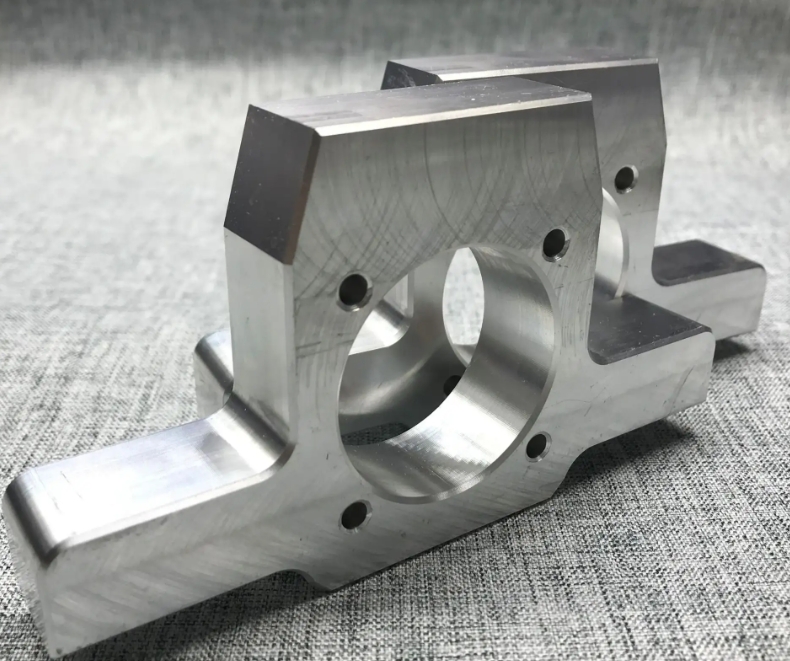 Comparer l'impression 3D et l'usinage CNC : Une analyse approfondie